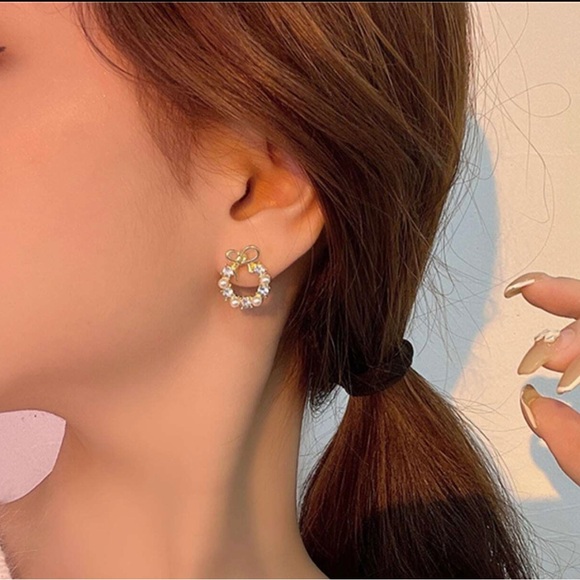 Bow Knot Earrings - Picture 2 of 2